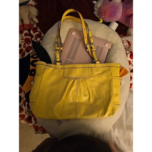 Vintage Coach Yellow Patent Leather Handbag/Hobo A1082-F3761 Y2k  Pre Owned HTF - Picture 1 of 12